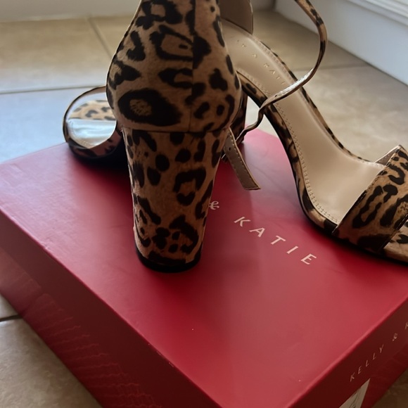 Kelly & Katie Hailee Leopard Heels - Picture 8 of 9